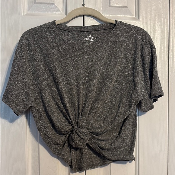 Hollister Gray Crop Crew Neck short sleeve Tee size Medium - Picture 1 of 7